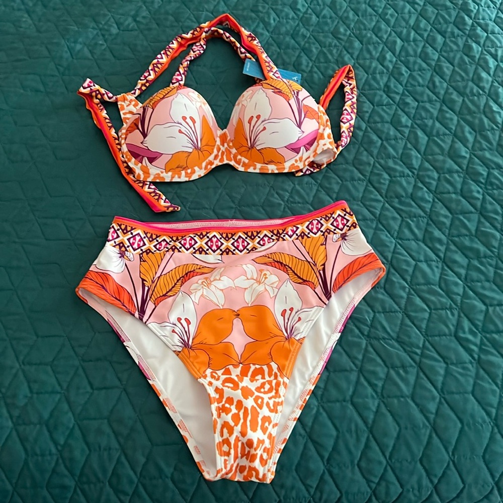 NWT CUPSHE bikini size small - tropical print